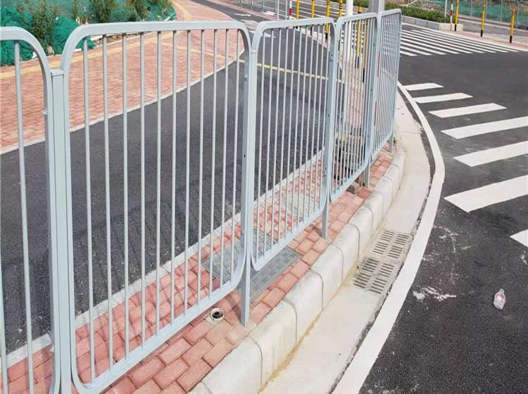 祥云港式道路护栏